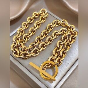 Gold Bar Toggle Chain Necklace